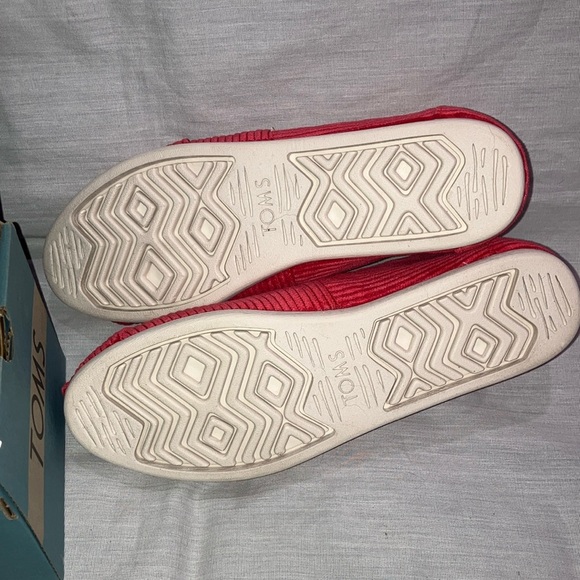NWT - Toms 6.5 women’s Red Loafers corduroy Slip-Ons loafers shoes - Picture 11 of 13